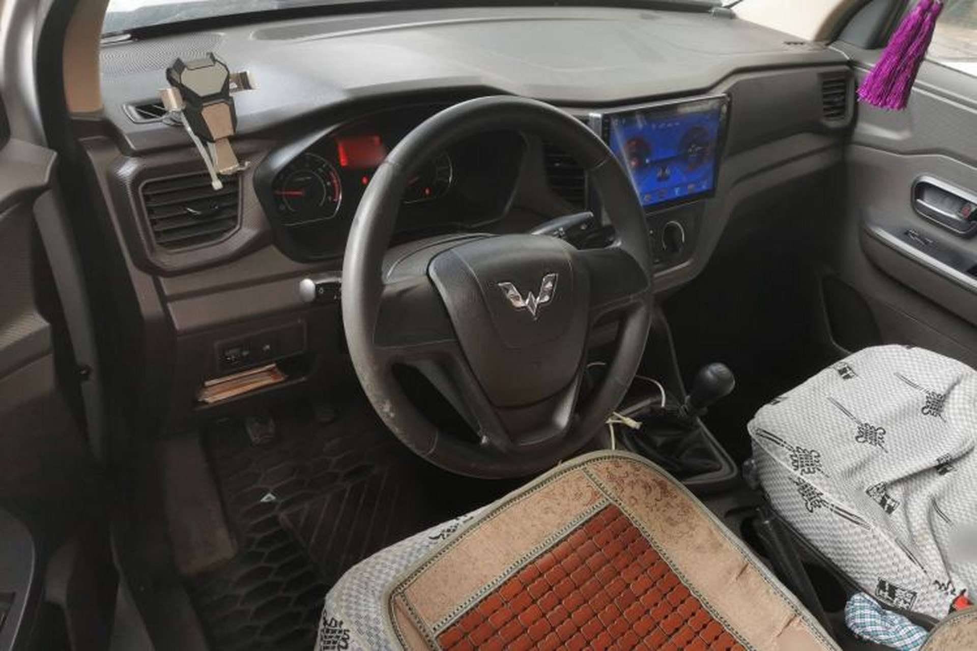 Used Wuling Hongguang V 2019 1.5L Base Window-Sealed Vehicle China VI LAR Steering Wheel