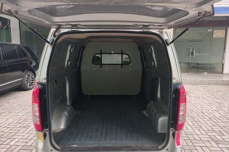Used Wuling Hongguang V 2019 1.5L Jingqu Edition Sealed-Window Vehicle China VI LAR Trunk