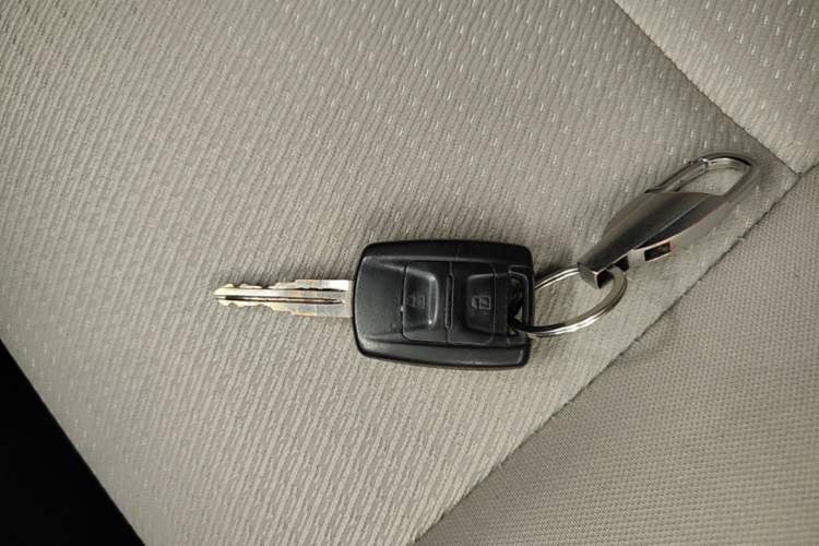 Used Wuling Hongguang V 2019 1.5L Jingqu Edition Sealed-Window Vehicle China VI LAR Vehicle Key