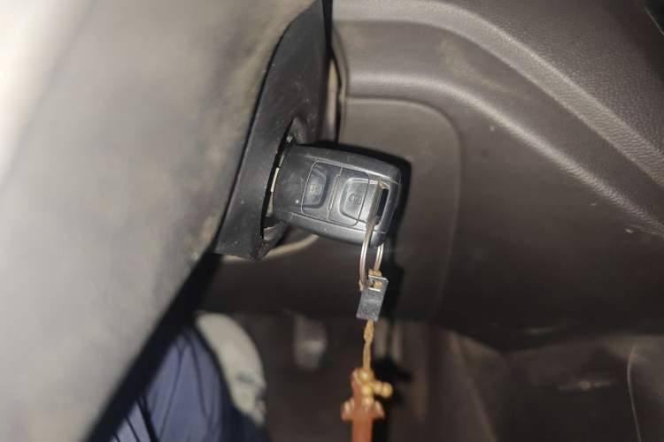 Used Wuling Hongguang V 2019 1.5L Jingqu Version China VI LAR Vehicle Key