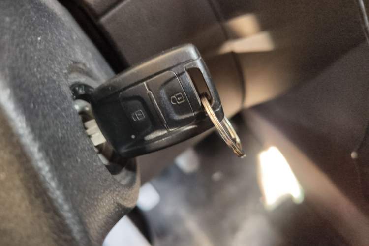 Used Wuling Hongguang V 2019 1.5L Jingqu Edition Sealed-Window Vehicle China VI LAR Vehicle Key