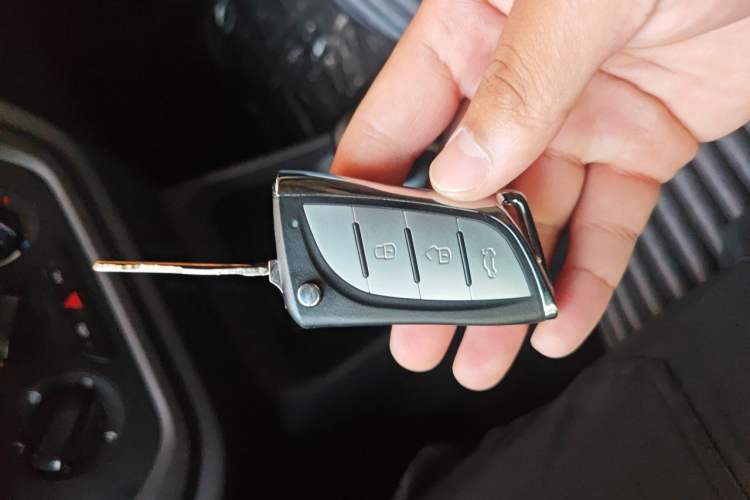 Used Wuling Hongguang V 2019 1.5L Jingqu Edition Sealed-Window Vehicle China VI LAR Vehicle Key