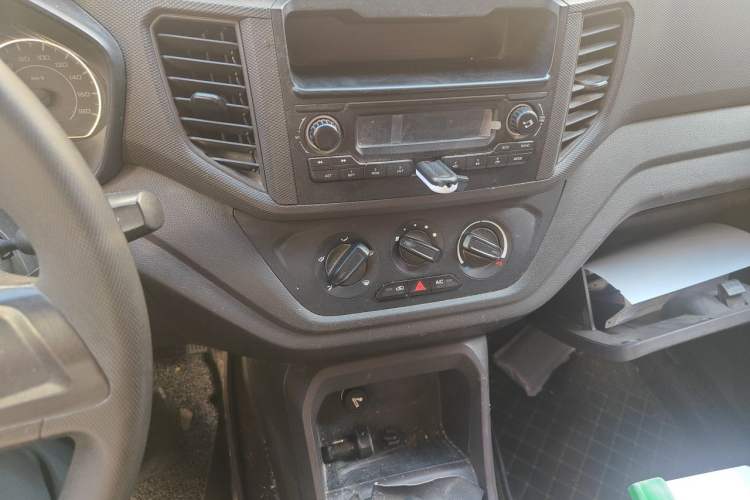 Used Wuling Hongguang V 2019 1.5L Jingqu Version China VI LAR Audio And AC Panel