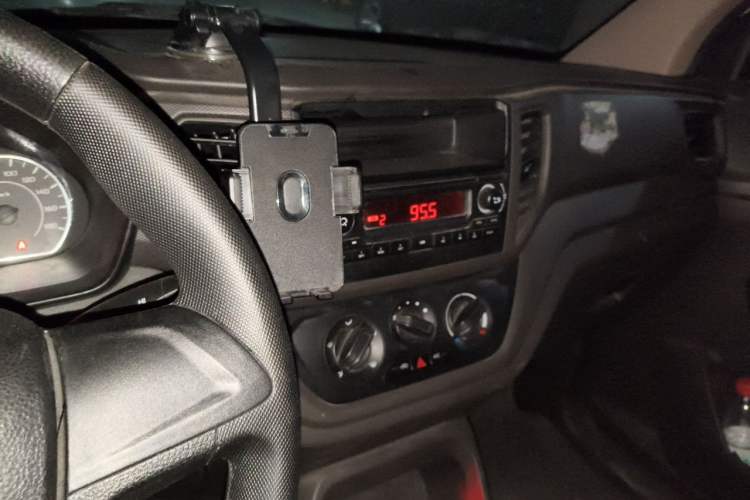 Used Wuling Hongguang V 2019 1.5L Base Window-Sealed Vehicle China VI LAR Audio And AC Panel