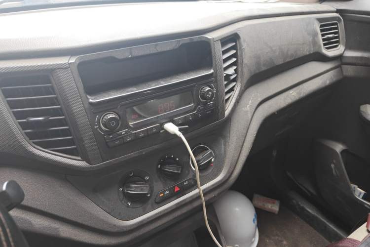 Used Wuling Hongguang V 2019 1.5L Jingqu Version China VI LAR Audio And AC Panel