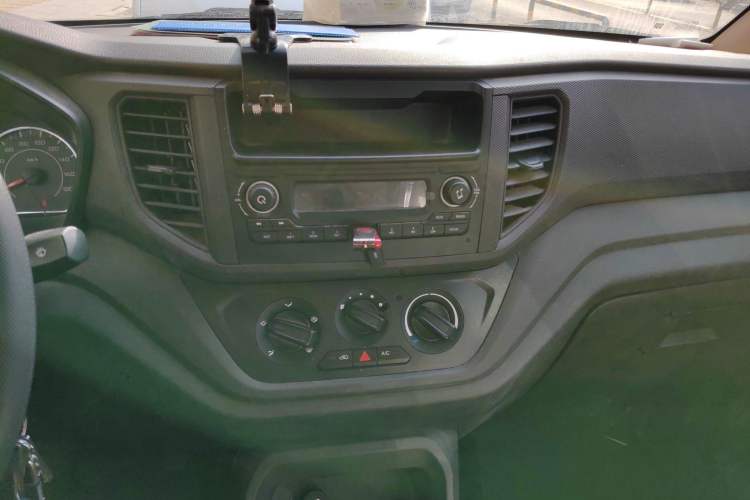 Used Wuling Hongguang V 2019 1.5L Jingqu Version China VI LAR Audio And AC Panel