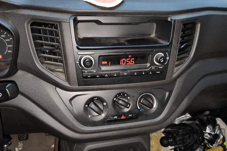 Used Wuling Hongguang V 2019 1.5L Jingqu Version China VI LAR Audio And AC Panel