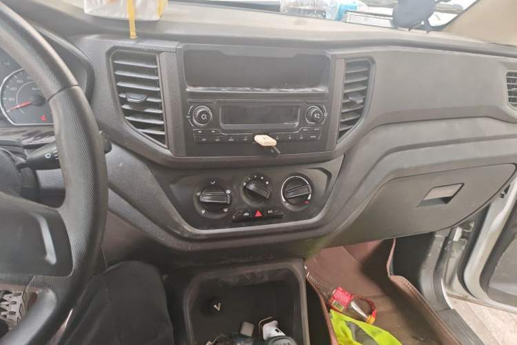 Used Wuling Hongguang V 2019 1.5L Base Version China VI LAR Audio And AC Panel