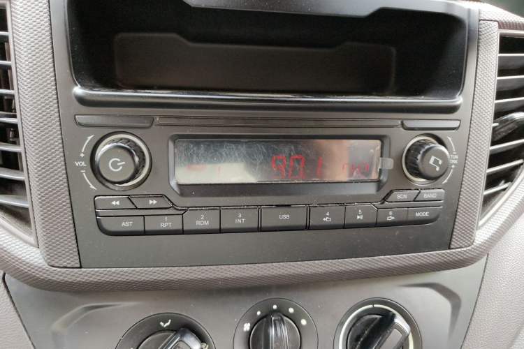 Used Wuling Hongguang V 2019 1.5L Enjoyment Version China VI LAR Audio And AC Panel