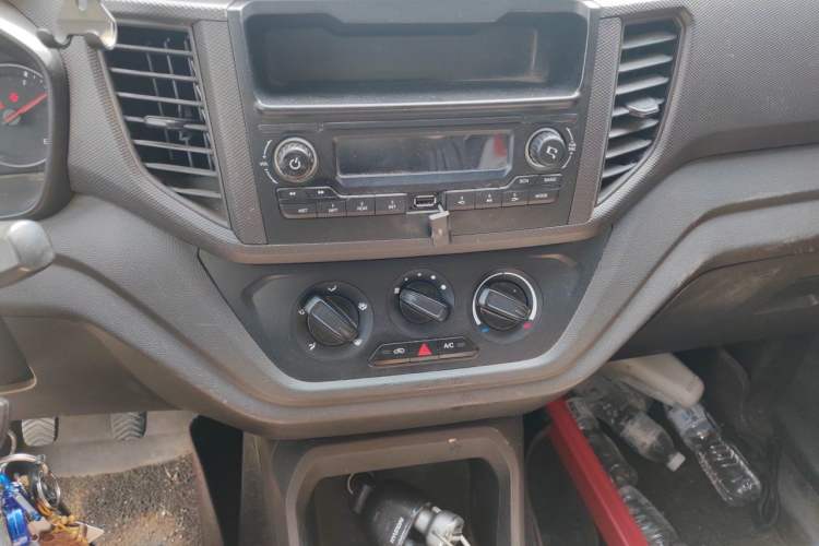 Used Wuling Hongguang V 2019 1.5L Enjoyment Version China VI LAR Audio And AC Panel