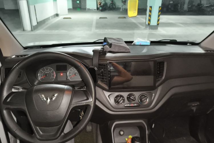 Used Wuling Hongguang V 2019 1.5L Jingqu Edition Sealed-Window Vehicle China VI LAR Center Console