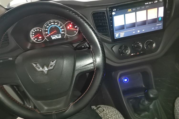 Used Wuling Hongguang V 2019 1.5L Enjoyment Version China VI LAR Center Console