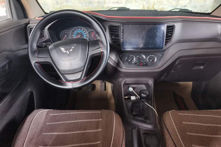 Used Wuling Hongguang V 2019 1.5L Standard Version China VI LAR Center Console