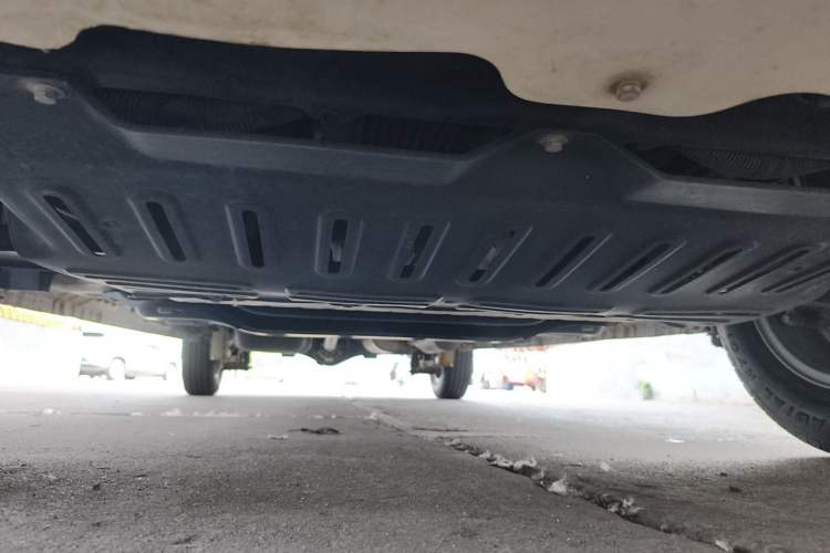 Used Wuling Hongguang V 2019 1.5L Standard Version China VI LAR Chassis Front