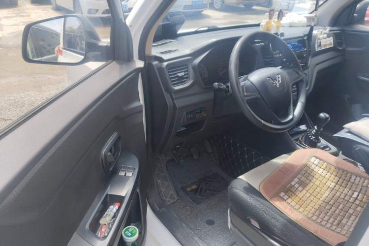 Used Wuling Hongguang V 2019 1.5L Jingqu Edition Sealed-Window Vehicle China VI LAR Driver Seat