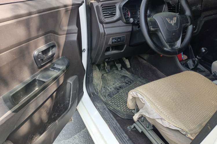Used Wuling Hongguang V 2019 1.5L Jingqu Version China VI LAR Driver Seat