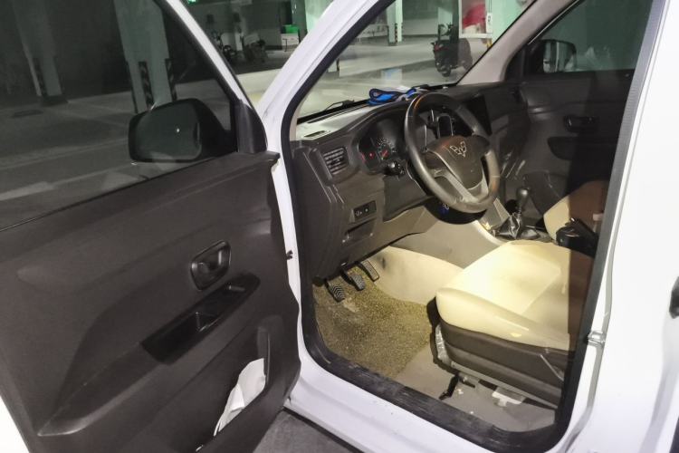 Used Wuling Hongguang V 2019 1.5L Jingqu Edition Sealed-Window Vehicle China VI LAR Driver Seat