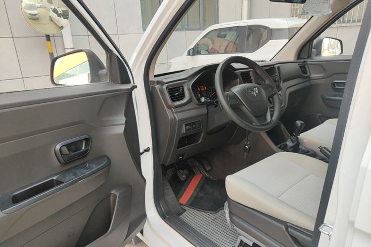 Used Wuling Hongguang V 2019 1.5L Jingqu Edition Sealed-Window Vehicle China VI LAR Driver Seat
