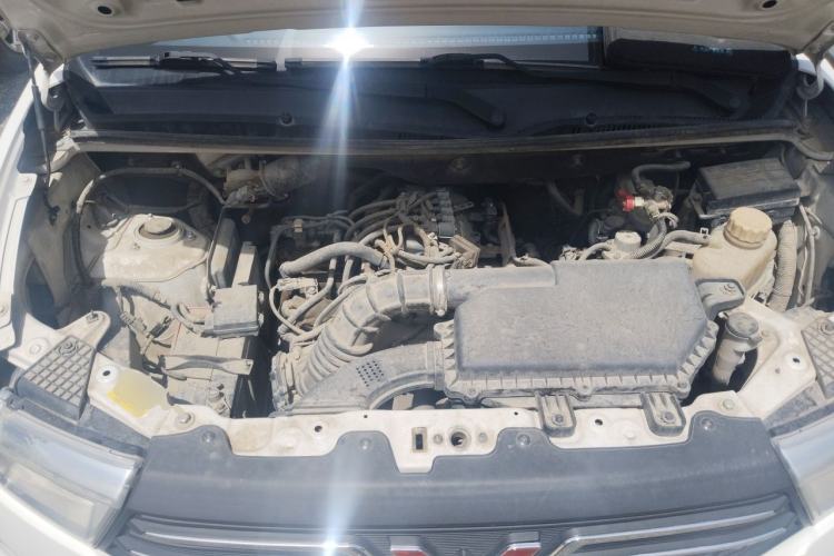 Used Wuling Hongguang V 2019 1.5L Jingqu Edition Sealed-Window Vehicle China VI LAR Engine Bay