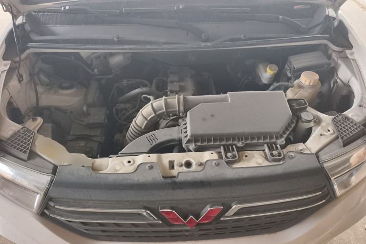 Used Wuling Hongguang V 2019 1.5L Standard Version China VI LAR Engine Bay