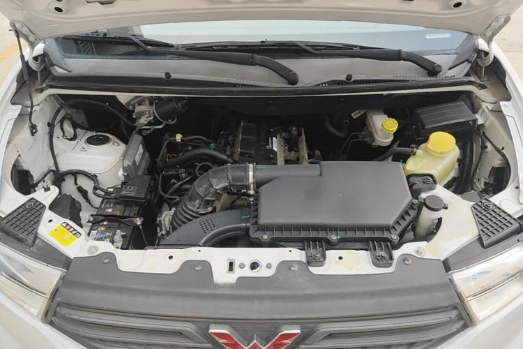 Used Wuling Hongguang V 2019 1.5L Jingqu Edition Sealed-Window Vehicle China VI LAR Engine Bay