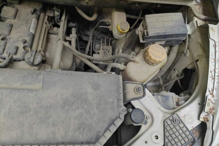 Used Wuling Hongguang V 2019 1.5L Enjoyment Version China VI LAR Engine Bay Left