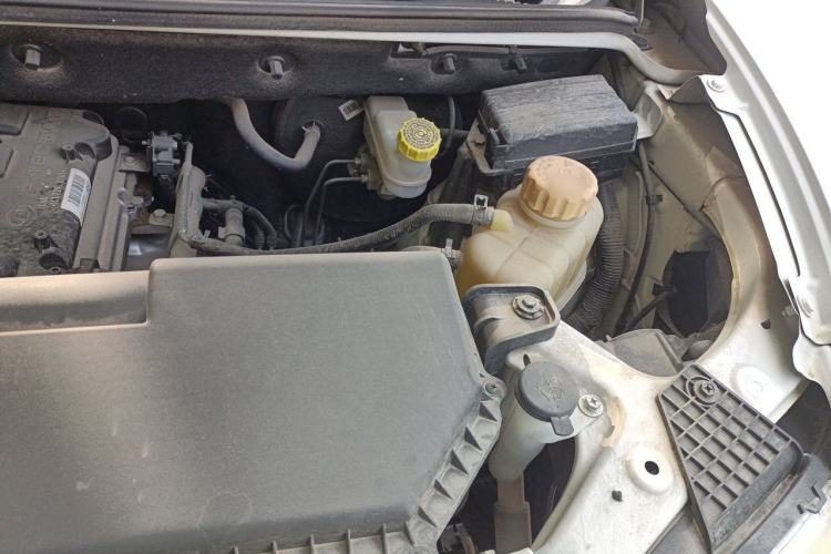 Used Wuling Hongguang V 2019 1.5L Jingqu Version China VI LAR Engine Bay Left