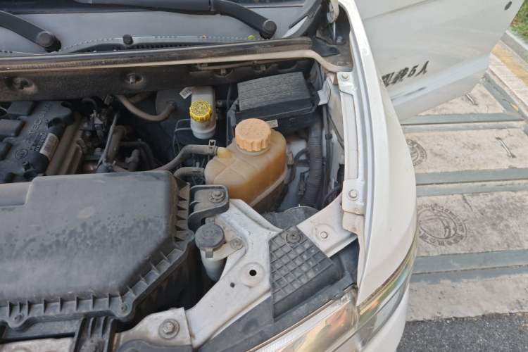 Used Wuling Hongguang V 2019 1.5L Jingqu Version China VI LAR Engine Bay Left