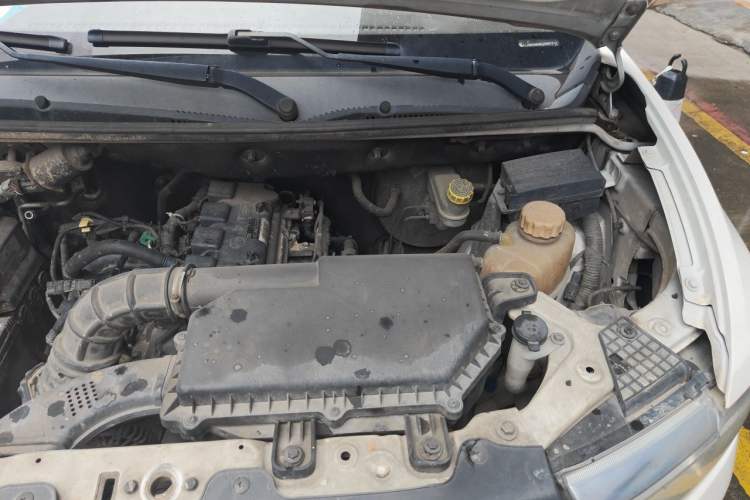 Used Wuling Hongguang V 2019 1.5L Jingqu Version China VI LAR Engine Bay Left