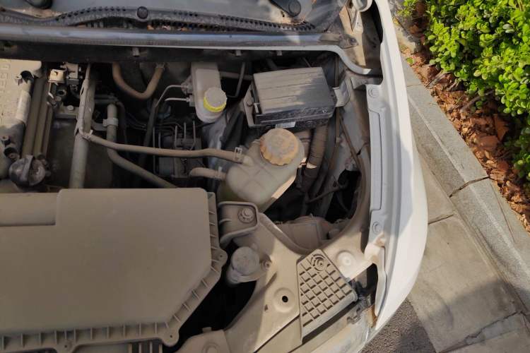 Used Wuling Hongguang V 2019 1.5L Jingqu Version China VI LAR Engine Bay Left