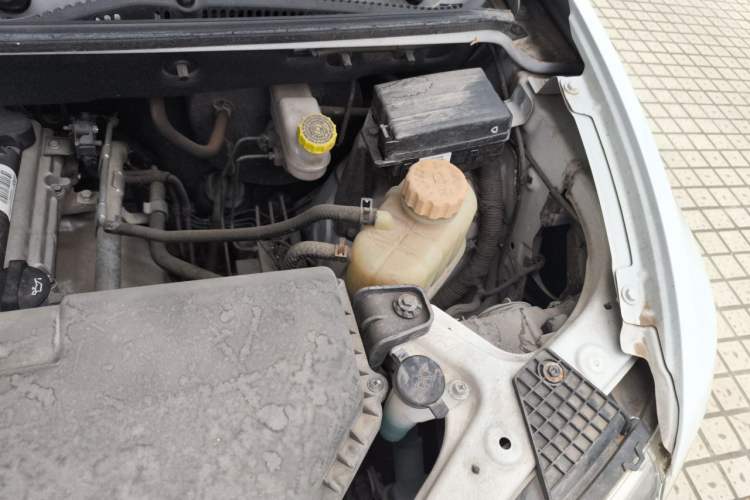 Used Wuling Hongguang V 2019 1.5L Enjoyment Version China VI LAR Engine Bay Left