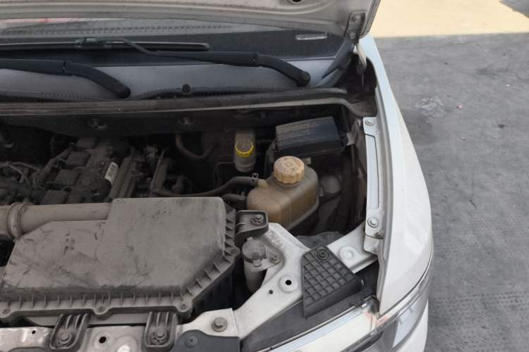 Used Wuling Hongguang V 2019 1.5L Base Version China VI LAR Engine Bay Left