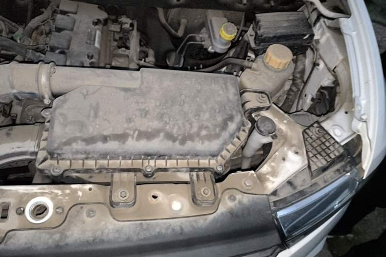 Used Wuling Hongguang V 2019 1.5L Jingqu Version China VI LAR Engine Bay Left