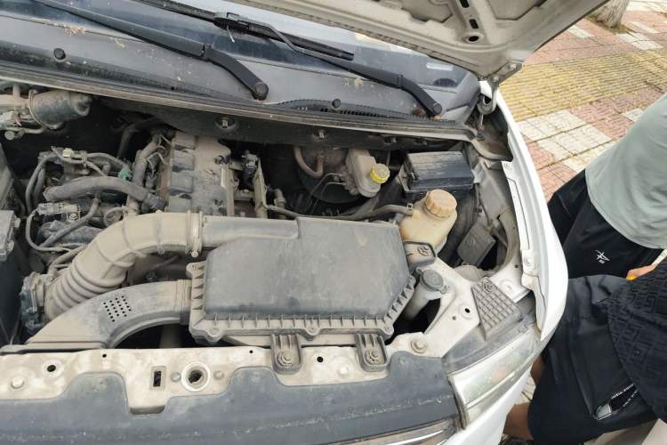 Used Wuling Hongguang V 2019 1.5L Enjoyment Version China VI LAR Engine Bay Left