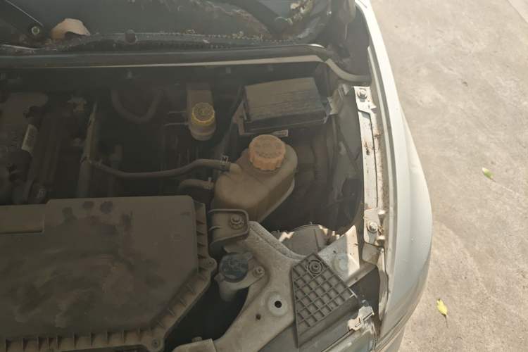 Used Wuling Hongguang V 2019 1.5L Base Version China VI LAR Engine Bay Left