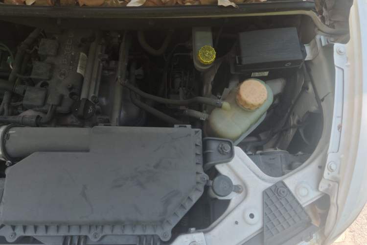 Used Wuling Hongguang V 2019 1.5L Jingqu Version China VI LAR Engine Bay Left