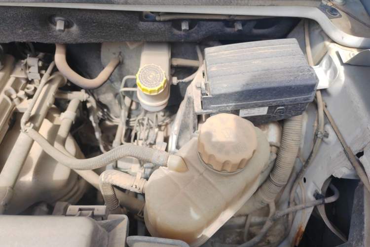Used Wuling Hongguang V 2019 1.5L Enjoyment Version China VI LAR Engine Bay Left