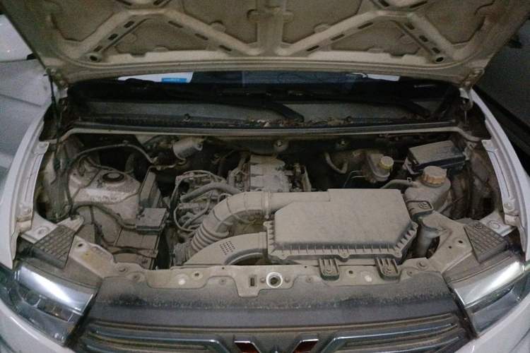 Used Wuling Hongguang V 2019 1.5L Standard Version China VI LAR Engine Bay