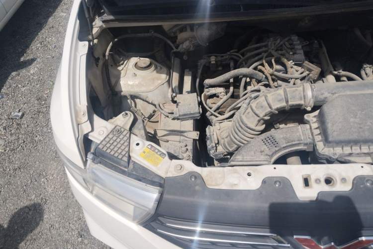 Used Wuling Hongguang V 2019 1.5L Jingqu Edition Sealed-Window Vehicle China VI LAR Engine Bay Right