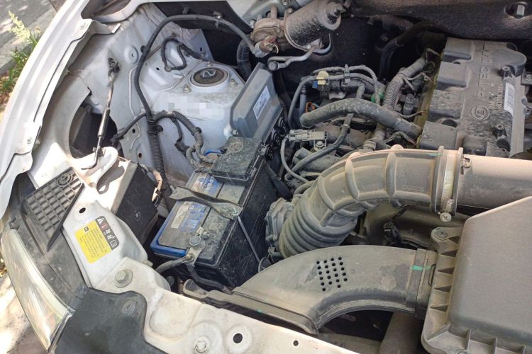 Used Wuling Hongguang V 2019 1.5L Jingqu Version China VI LAR Engine Bay Right