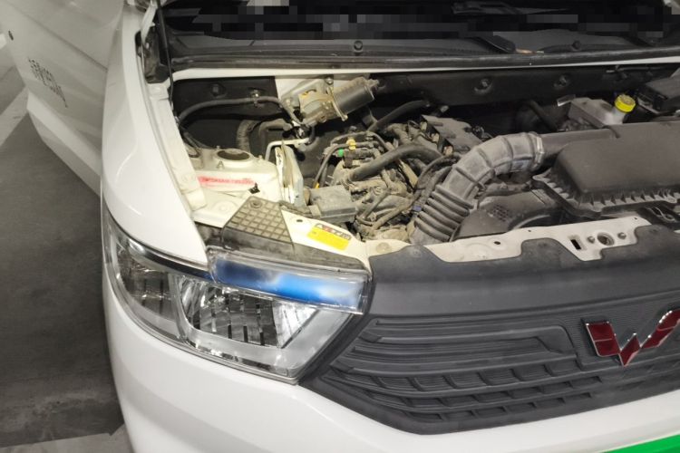 Used Wuling Hongguang V 2019 1.5L Jingqu Edition Sealed-Window Vehicle China VI LAR Engine Bay Right