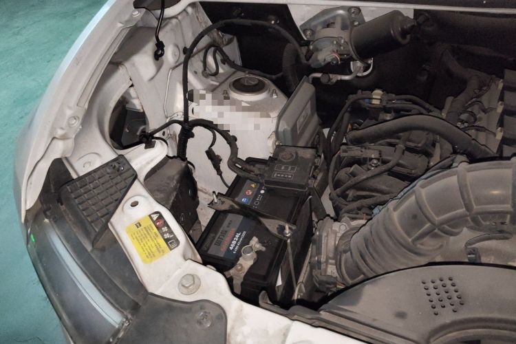 Used Wuling Hongguang V 2019 1.5L Base Window-Sealed Vehicle China VI LAR Engine Bay Right