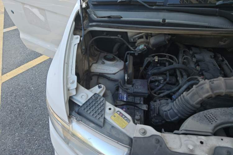 Used Wuling Hongguang V 2019 1.5L Jingqu Version China VI LAR Engine Bay Right