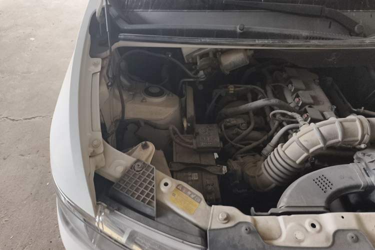 Used Wuling Hongguang V 2019 1.5L Standard Version China VI LAR Engine Bay Right