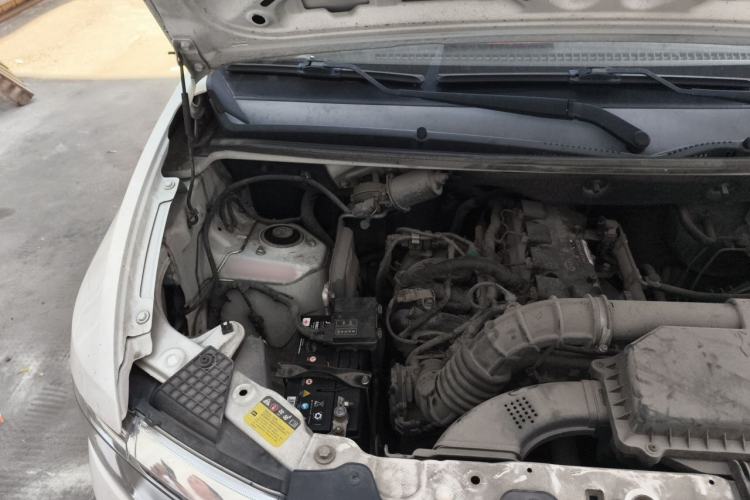 Used Wuling Hongguang V 2019 1.5L Base Version China VI LAR Engine Bay Right