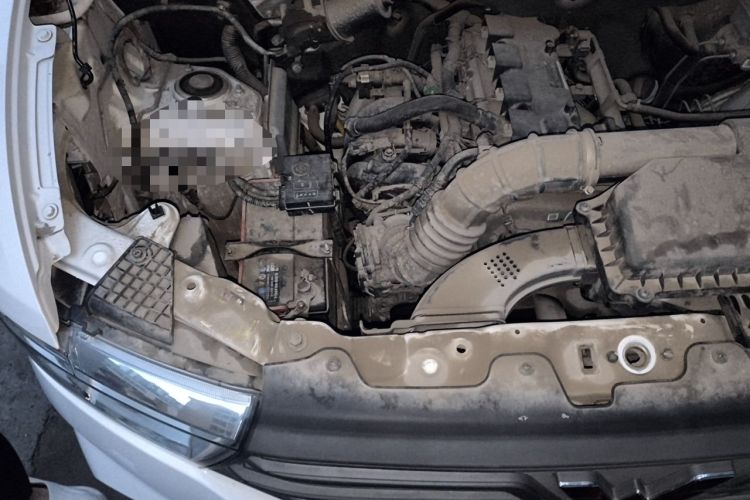 Used Wuling Hongguang V 2019 1.5L Jingqu Version China VI LAR Engine Bay Right