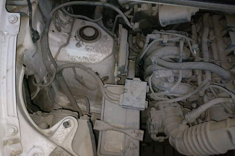 Used Wuling Hongguang V 2019 1.5L Standard Version China VI LAR Engine Bay Right