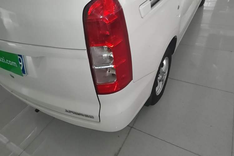Used Wuling Hongguang V 2019 1.5L Enjoyment Version China VI LAR Exterior 3