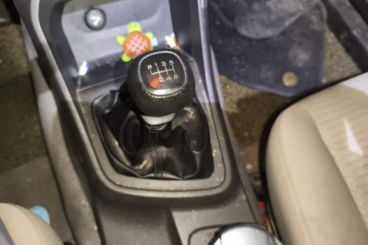 Used Wuling Hongguang V 2019 1.5L Jingqu Edition Sealed-Window Vehicle China VI LAR Gear Lever