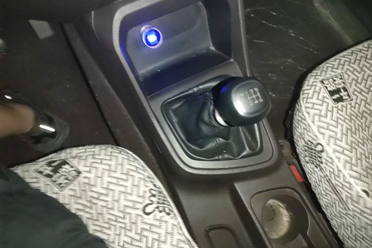Used Wuling Hongguang V 2019 1.5L Enjoyment Version China VI LAR Gear Lever